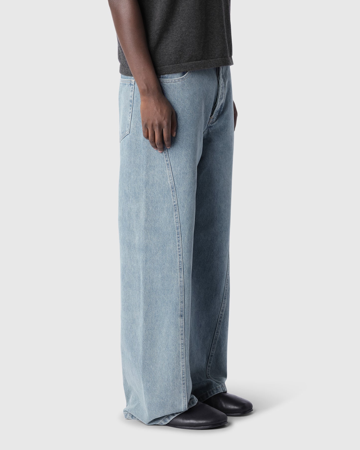 'EDGAR' CLOUDY BLUE TWISTED SEAM JEANS
