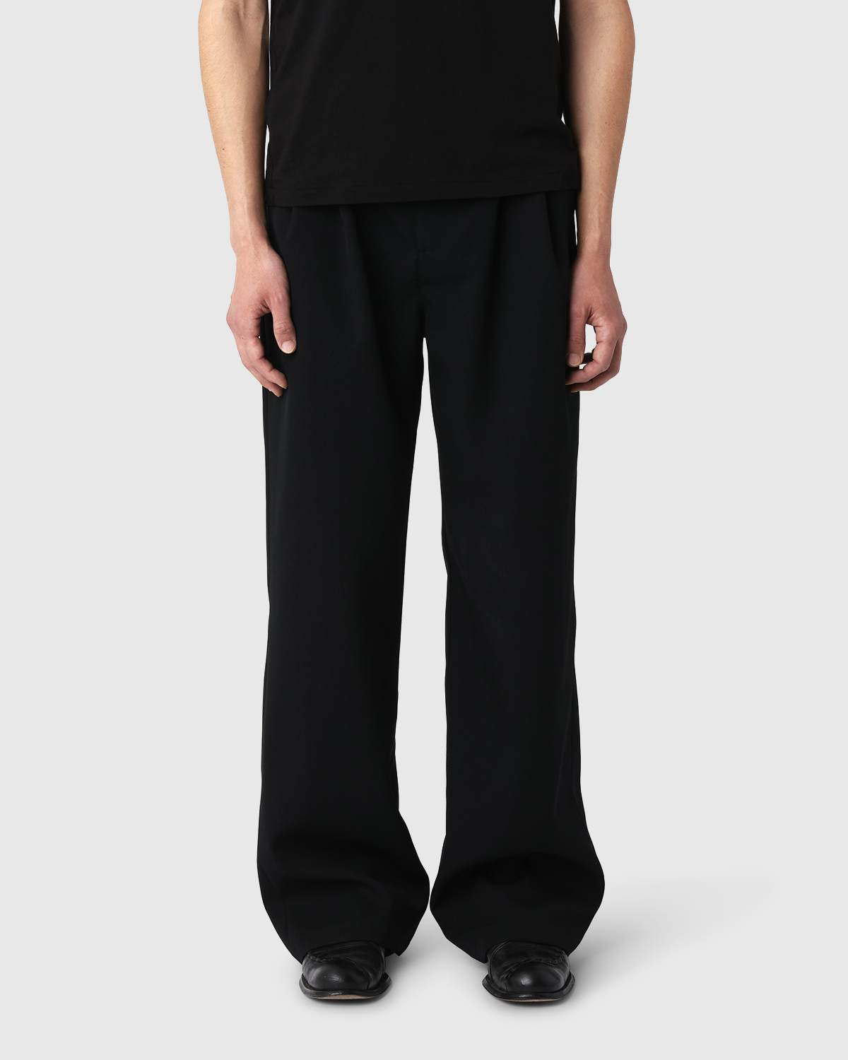 'Sander' Ink Pleated Wool Trousers