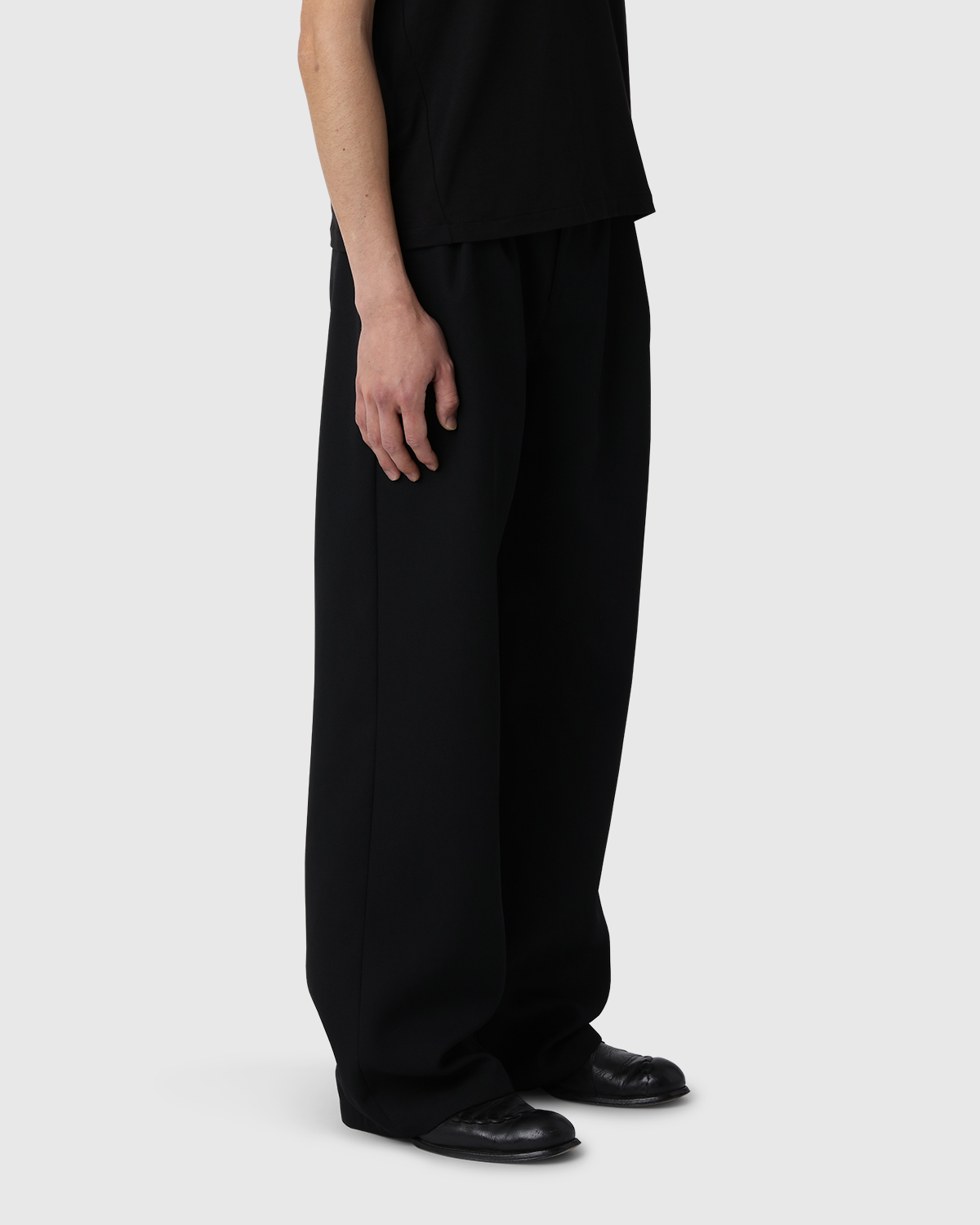 'Sander' Ink Pleated Wool Trousers