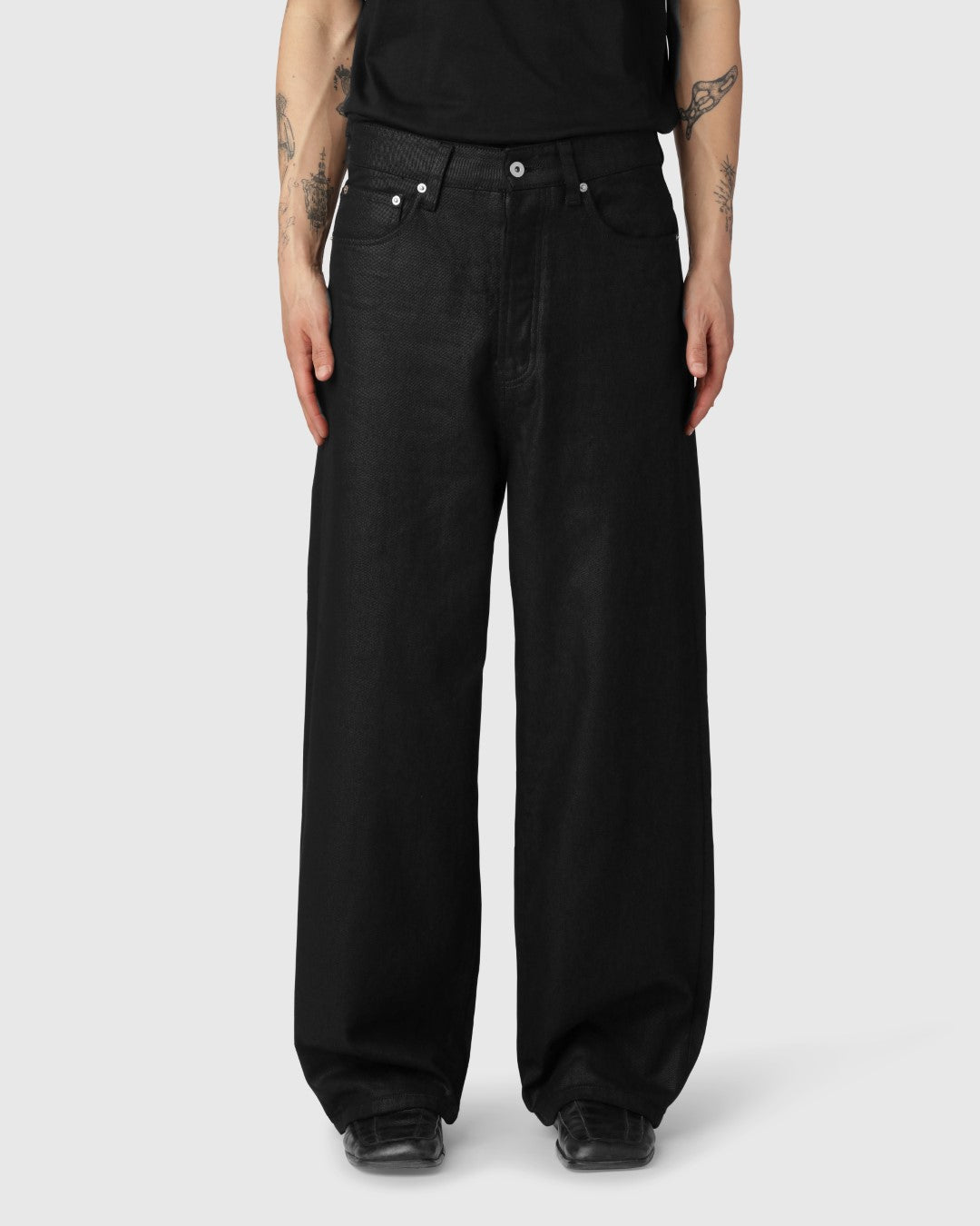 ‘DARIUS’ WAXED BAGGY JEANS