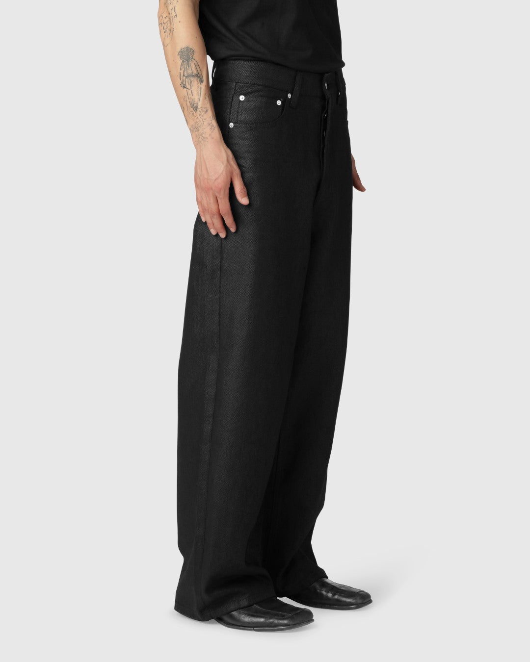 ‘DARIUS’ WAXED BAGGY JEANS