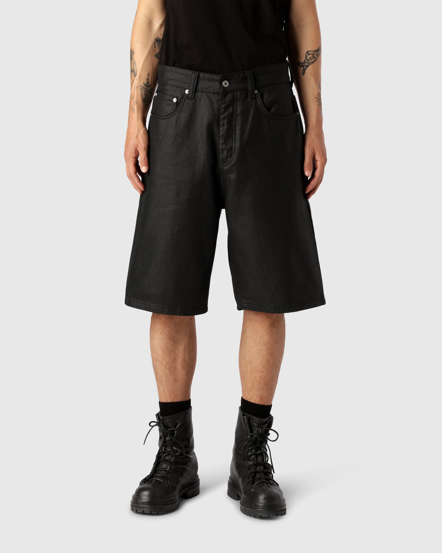 'DARIUS' WAXED BAGGY SHORTS