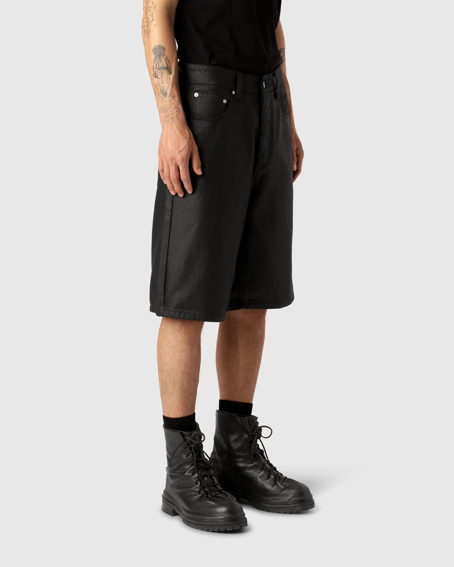 'DARIUS' WAXED BAGGY SHORTS