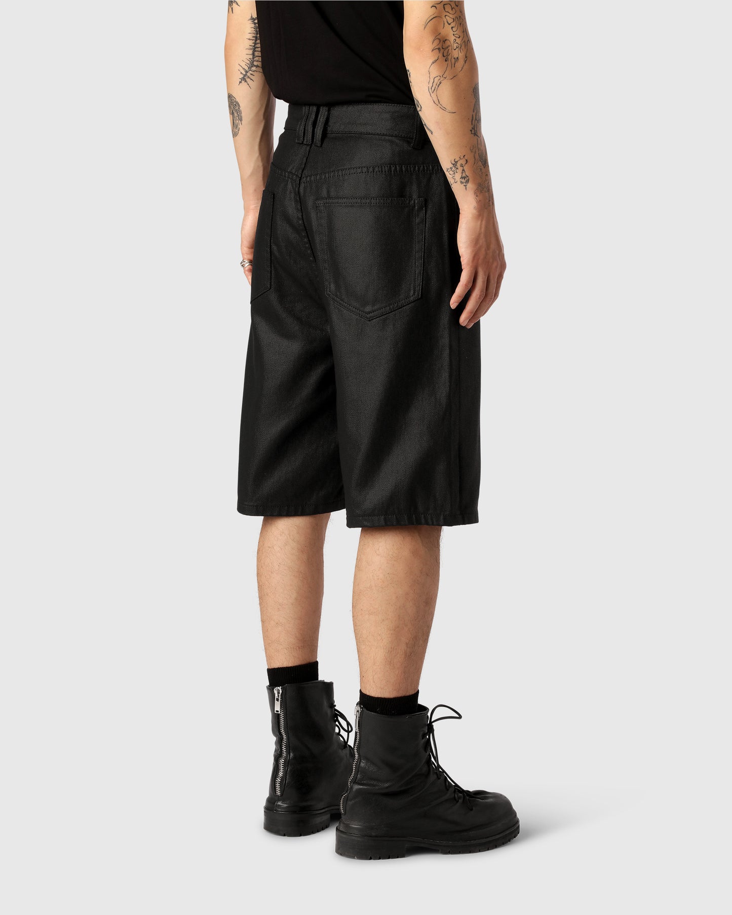 'DARIUS' WAXED BAGGY SHORTS